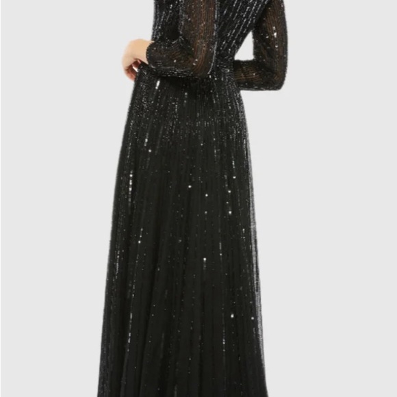 Mac Duggal sequined V neck illusion sleeve A line Gown Size 2 NWT 4977 - Picture 4 of 14